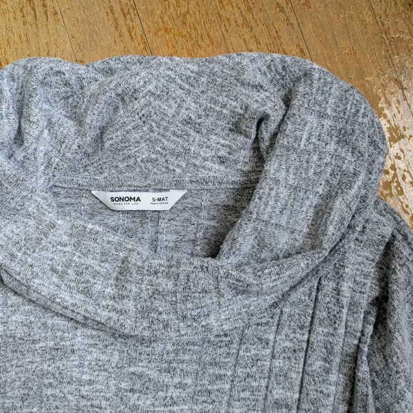 Gray Ribbed Knit Sweater - Picture 2 of 5